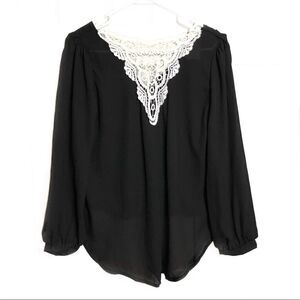 Blooming Jelly Top Blouse Black White Lace V-Neck Oversized Long Sleeves Medium
